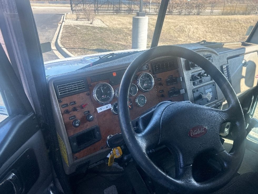 Medium Duty Box Truck-Light and Medium Duty Trucks-Peterbilt-2008-335-Windsor-WI-154,602\n\t\tmiles-$ 9,000 - Image 17