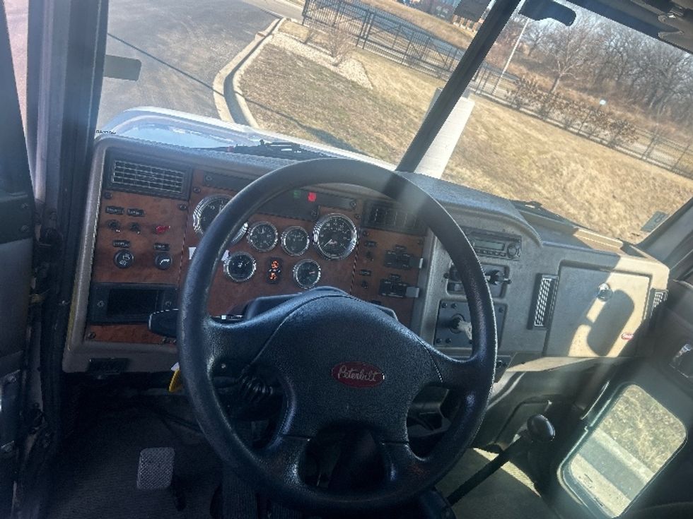Medium Duty Box Truck-Light and Medium Duty Trucks-Peterbilt-2008-335-Windsor-WI-154,602\n\t\tmiles-$ 9,000 - Image 18