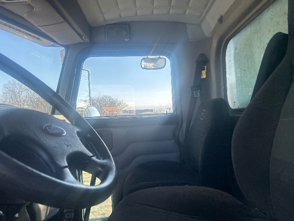 Medium Duty Box Truck-Light and Medium Duty Trucks-Peterbilt-2008-335-Windsor-WI-154,602\n\t\tmiles-$ 9,000 - Image 19
