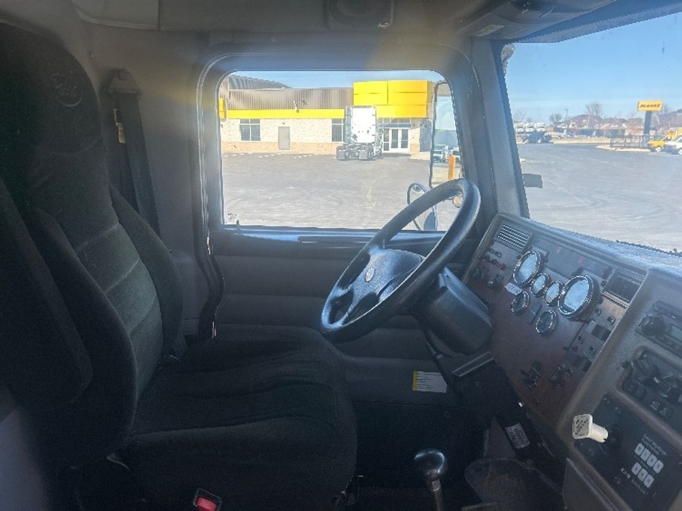 Medium Duty Box Truck-Light and Medium Duty Trucks-Peterbilt-2008-335-Windsor-WI-154,602\n\t\tmiles-$ 9,000 - Image 22