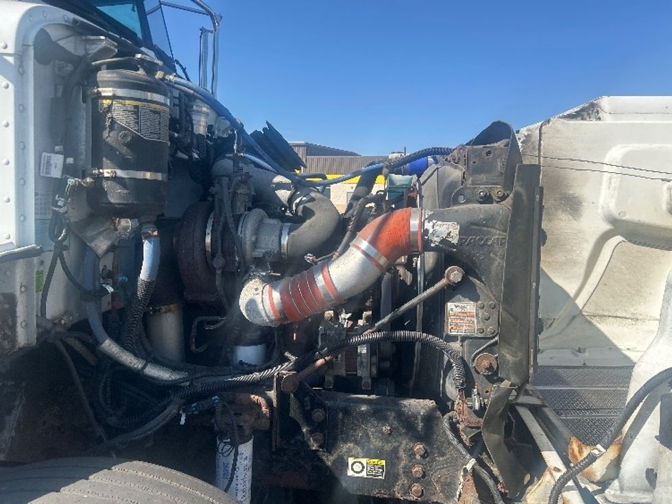 Medium Duty Box Truck-Light and Medium Duty Trucks-Peterbilt-2008-335-Windsor-WI-154,602\n\t\tmiles-$ 9,000 - Image 23