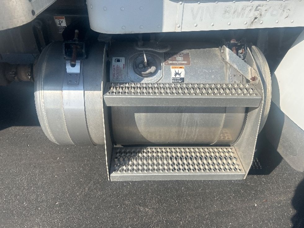 Medium Duty Box Truck-Light and Medium Duty Trucks-Peterbilt-2008-335-Windsor-WI-154,602\n\t\tmiles-$ 9,000 - Image 28