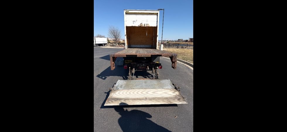 Medium Duty Box Truck-Light and Medium Duty Trucks-Peterbilt-2008-335-Windsor-WI-154,602\n\t\tmiles-$ 9,000 - Image 9