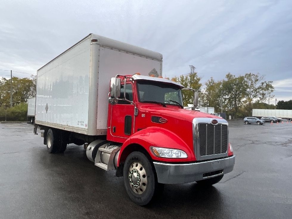 Medium Duty Box Truck-Light and Medium Duty Trucks-Peterbilt-2015-337-London-ON-736,528\n\t\tkm-$ 11,750 - Image 1