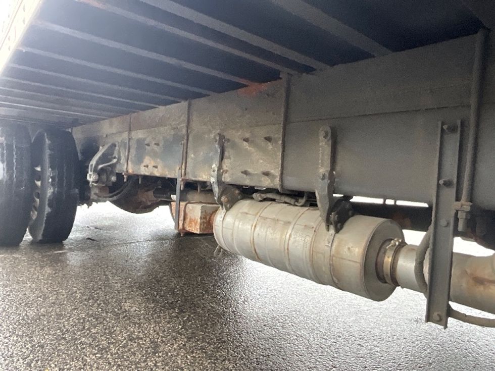 Medium Duty Box Truck-Light and Medium Duty Trucks-Peterbilt-2015-337-London-ON-736,528\n\t\tkm-$ 11,750 - Image 13