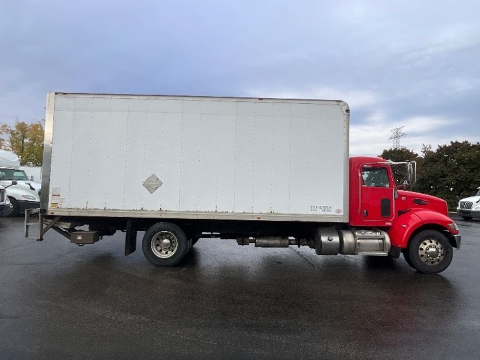 Medium Duty Box Truck-Light and Medium Duty Trucks-Peterbilt-2015-337-London-ON-736,528\n\t\tkm-$ 11,750 - Image 14
