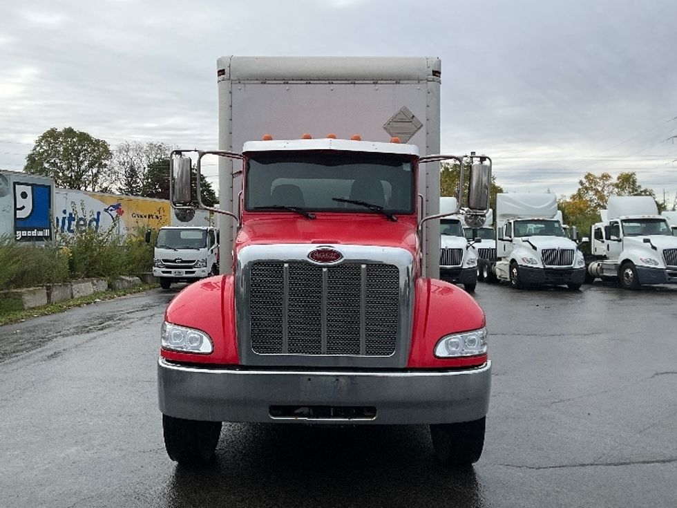 2015 Peterbilt 337 photo 2