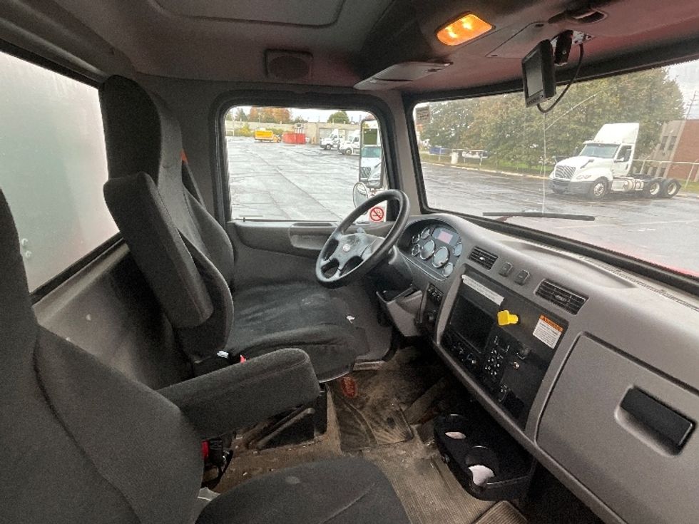 Medium Duty Box Truck-Light and Medium Duty Trucks-Peterbilt-2015-337-London-ON-736,528\n\t\tkm-$ 11,750 - Image 21