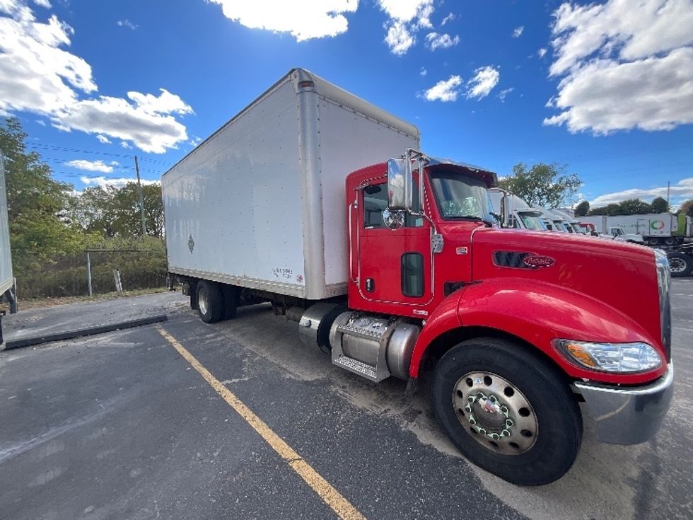 Medium Duty Box Truck-Light and Medium Duty Trucks-Peterbilt-2016-337-London-ON-720,104\n\t\tkm-$ 10,500 - Image 11