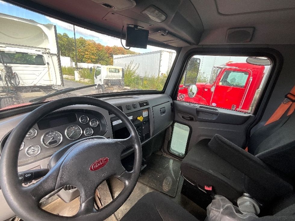 Medium Duty Box Truck-Light and Medium Duty Trucks-Peterbilt-2016-337-London-ON-720,104\n\t\tkm-$ 10,500 - Image 14