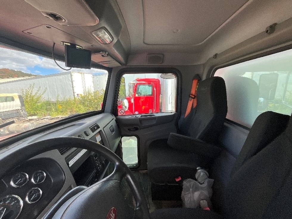 Medium Duty Box Truck-Light and Medium Duty Trucks-Peterbilt-2016-337-London-ON-720,104\n\t\tkm-$ 10,500 - Image 15