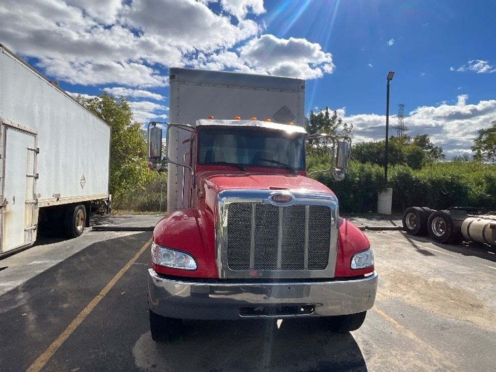 Medium Duty Box Truck-Light and Medium Duty Trucks-Peterbilt-2016-337-London-ON-720,104\n\t\tkm-$ 10,500 - Image 2