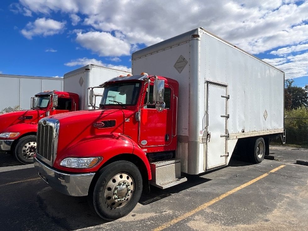 Medium Duty Box Truck-Light and Medium Duty Trucks-Peterbilt-2016-337-London-ON-720,104\n\t\tkm-$ 10,500 - Image 3