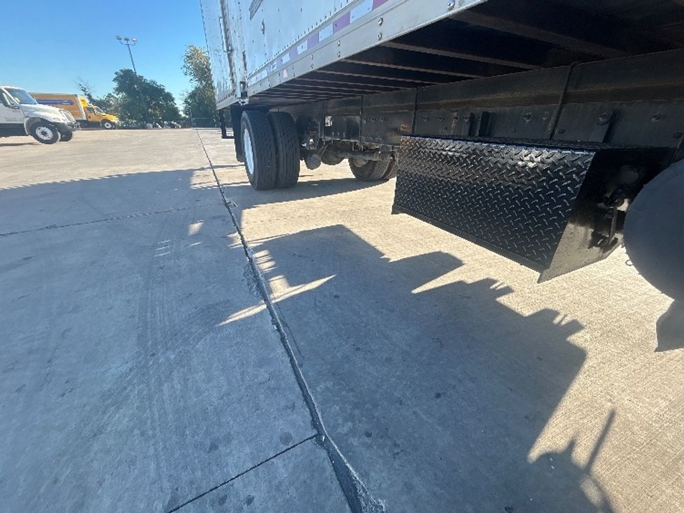 Medium Duty Box Truck-Light and Medium Duty Trucks-Peterbilt-2017-220-Round Rock-TX-209,115\n\t\tmiles-$ 34,000 - Image 13