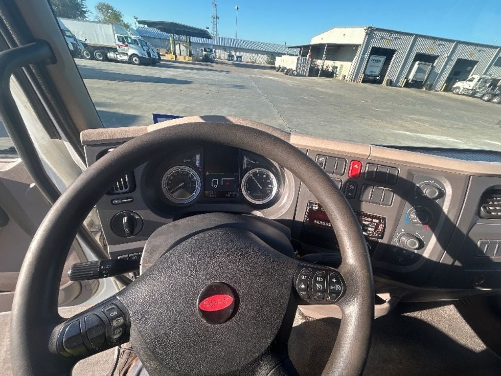 Medium Duty Box Truck-Light and Medium Duty Trucks-Peterbilt-2017-220-Round Rock-TX-209,115\n\t\tmiles-$ 34,000 - Image 16