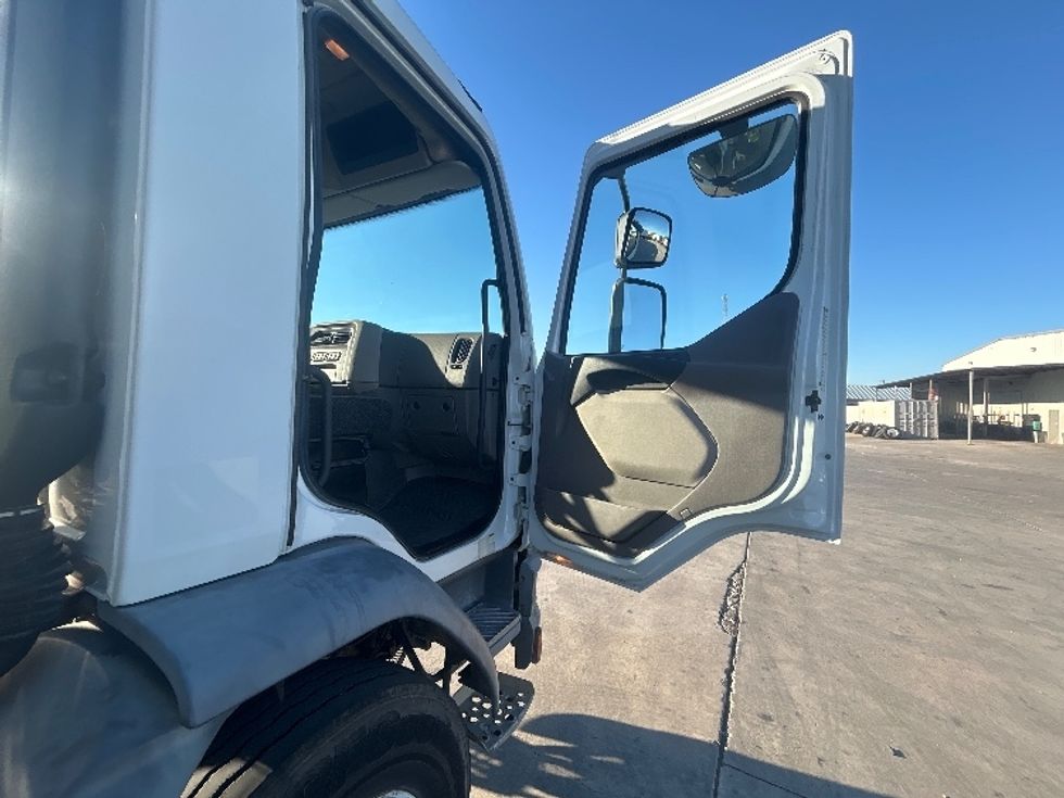 Medium Duty Box Truck-Light and Medium Duty Trucks-Peterbilt-2017-220-Round Rock-TX-209,115\n\t\tmiles-$ 34,000 - Image 19