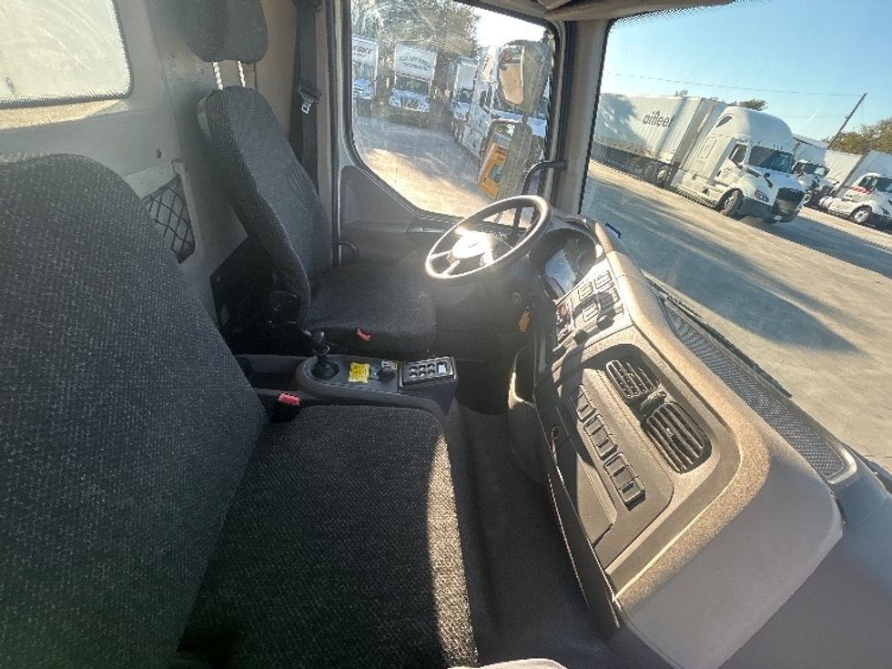 Medium Duty Box Truck-Light and Medium Duty Trucks-Peterbilt-2017-220-Round Rock-TX-209,115\n\t\tmiles-$ 34,000 - Image 21