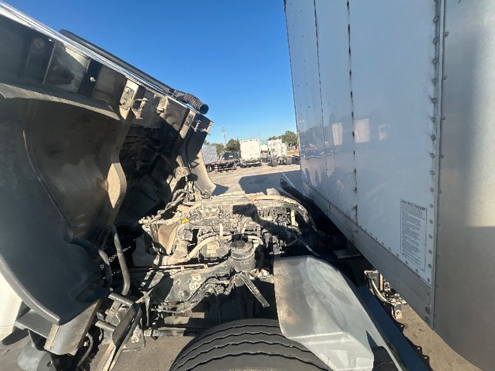 Medium Duty Box Truck-Light and Medium Duty Trucks-Peterbilt-2017-220-Round Rock-TX-209,115\n\t\tmiles-$ 34,000 - Image 23