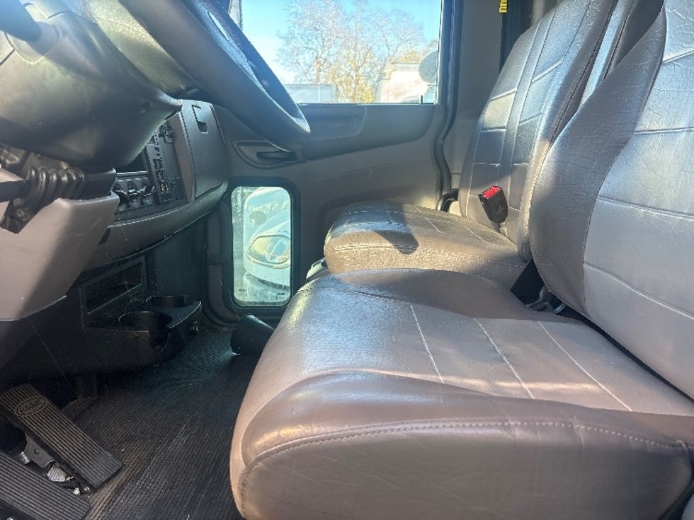 Medium Duty Box Truck-Light and Medium Duty Trucks-Peterbilt-2022-337-Houston-TX-225,750\n\t\tmiles-$ 16,000 - Image 11