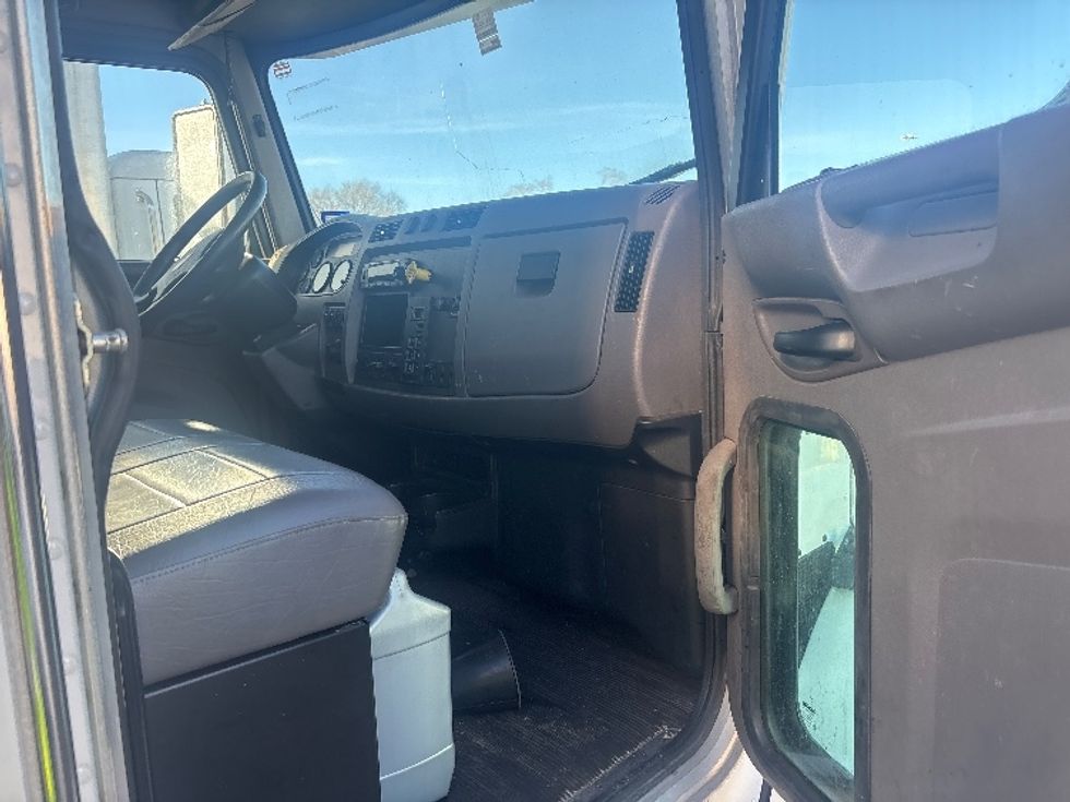 Medium Duty Box Truck-Light and Medium Duty Trucks-Peterbilt-2022-337-Houston-TX-225,750\n\t\tmiles-$ 16,000 - Image 12