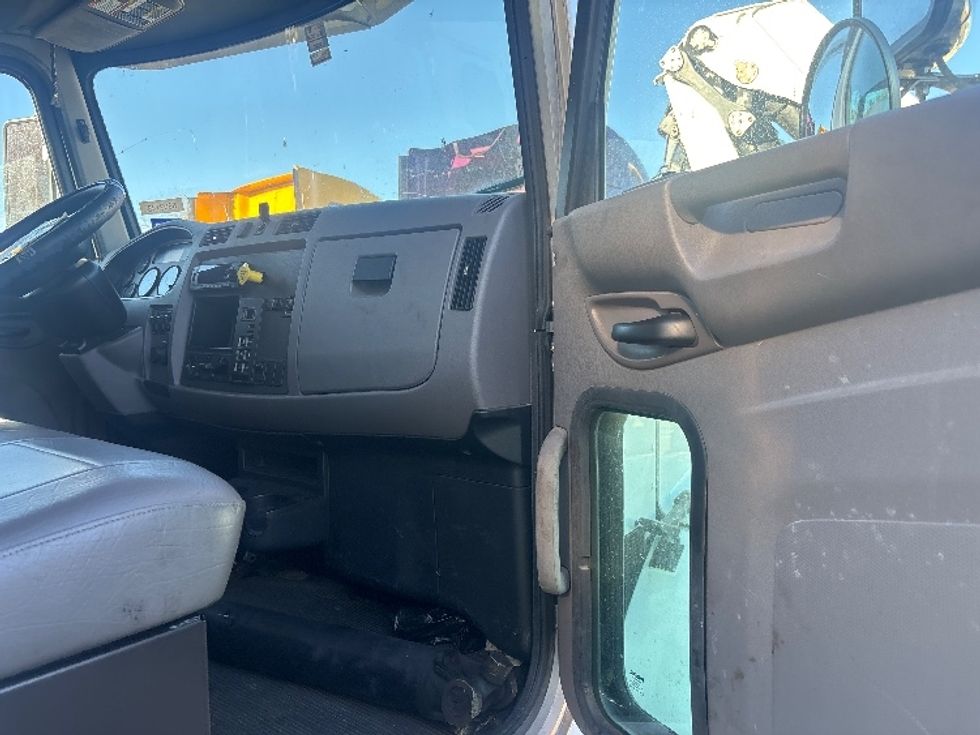 Medium Duty Box Truck-Light and Medium Duty Trucks-Peterbilt-2022-337-Houston-TX-226,548\n\t\tmiles-$ 16,000 - Image 13