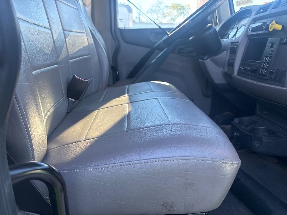 Medium Duty Box Truck-Light and Medium Duty Trucks-Peterbilt-2022-337-Houston-TX-226,548\n\t\tmiles-$ 16,000 - Image 14