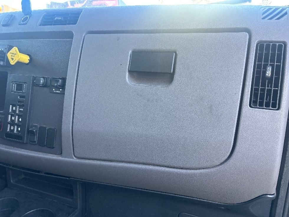 Medium Duty Box Truck-Light and Medium Duty Trucks-Peterbilt-2022-337-Houston-TX-226,548\n\t\tmiles-$ 16,000 - Image 15