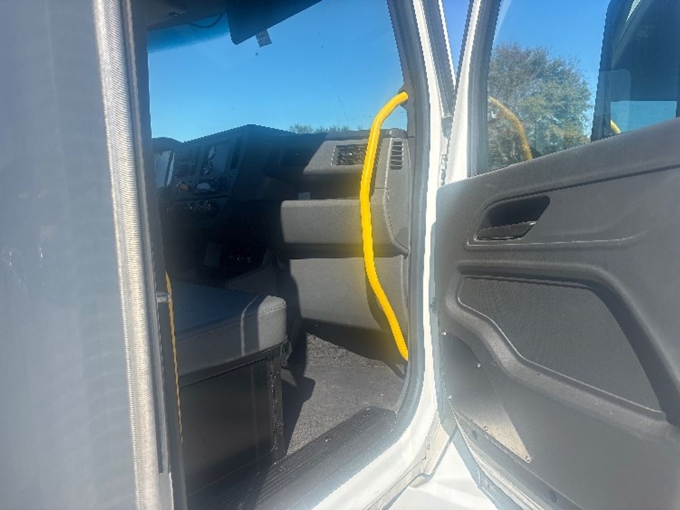 Medium Duty Box Truck-Light and Medium Duty Trucks-Peterbilt-2024-536-Houston-TX-117,871\n\t\tmiles-$ 76,000 - Image 19