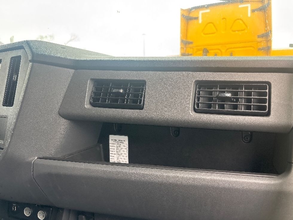 Medium Duty Box Truck-Light and Medium Duty Trucks-Peterbilt-2024-536-Houston-TX-142,236\n\t\tmiles-$ 17,000 - Image 15