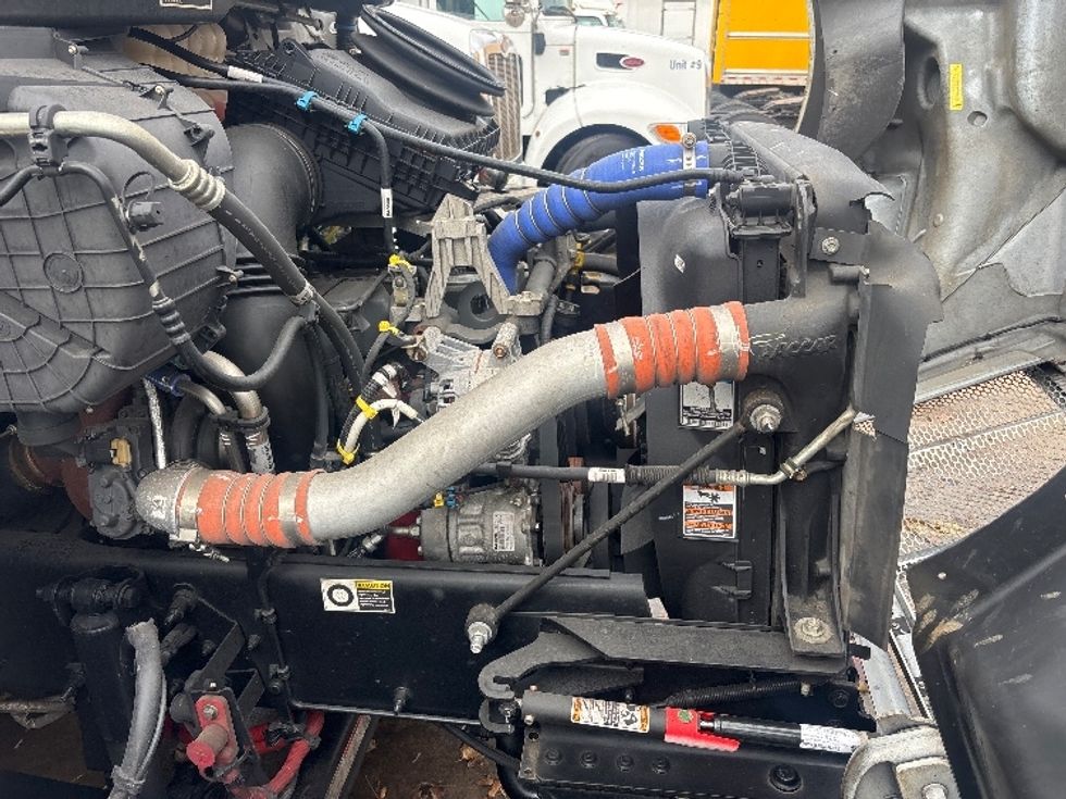 Medium Duty Box Truck-Light and Medium Duty Trucks-Peterbilt-2024-536-Houston-TX-142,236\n\t\tmiles-$ 17,000 - Image 18