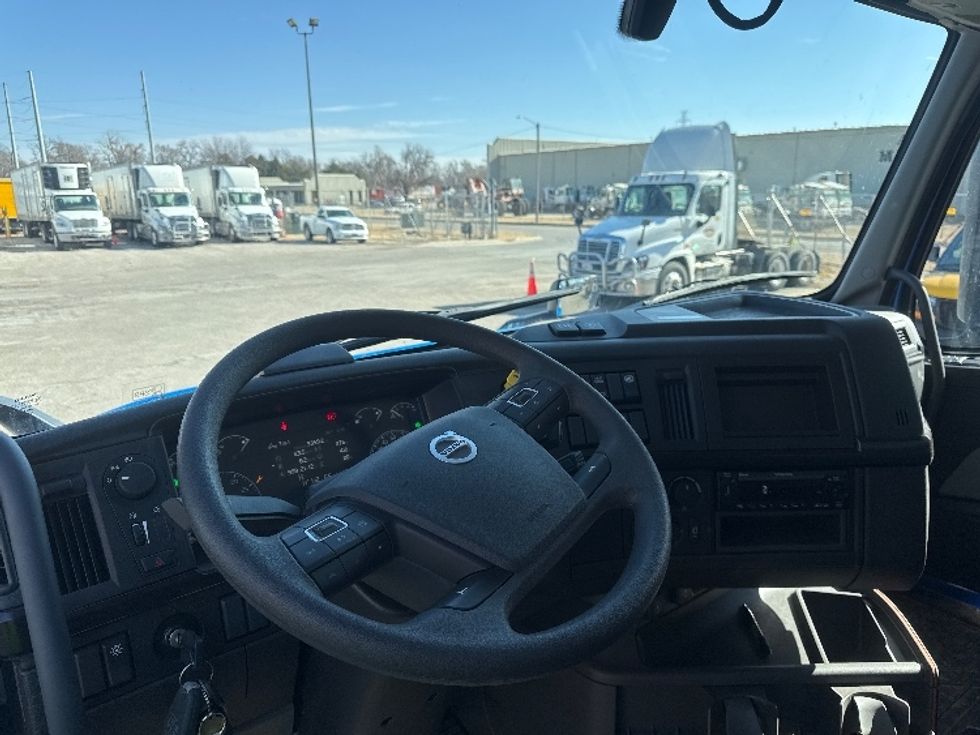 Medium Duty Box Truck-Light and Medium Duty Trucks-Volvo-2025-VNR64300-Omaha-NE-3,359\n\t\tmiles-$ 170,000 - Image 18