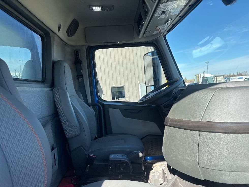 Medium Duty Box Truck-Light and Medium Duty Trucks-Volvo-2025-VNR64300-Omaha-NE-3,359\n\t\tmiles-$ 170,000 - Image 22