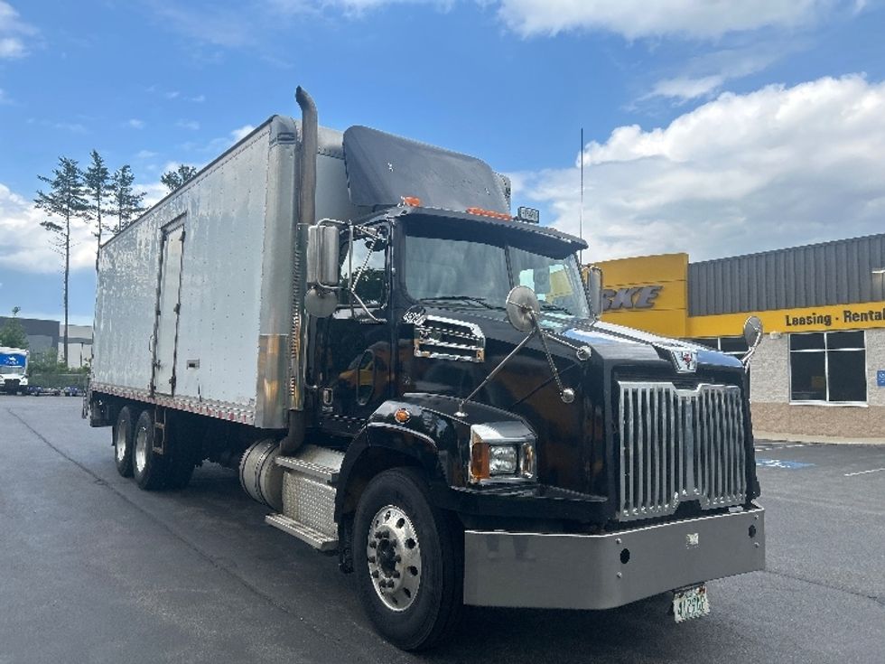 Medium Duty Box Truck-Light and Medium Duty Trucks-Western Star-2018-4700SB-Londonderry-NH-470,774\n\t\tmiles-$ 68,750 - Image 1