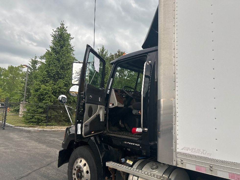 Medium Duty Box Truck-Light and Medium Duty Trucks-Western Star-2018-4700SB-Londonderry-NH-470,774\n\t\tmiles-$ 68,750 - Image 16