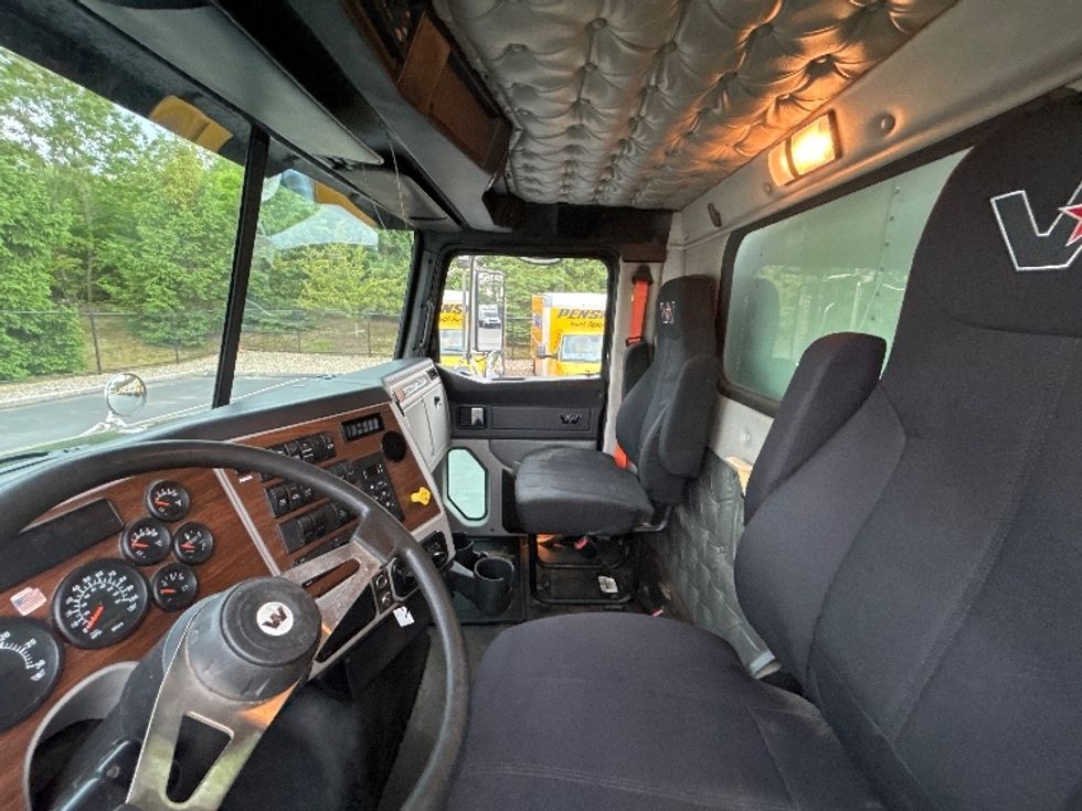 Medium Duty Box Truck-Light and Medium Duty Trucks-Western Star-2018-4700SB-Londonderry-NH-470,774\n\t\tmiles-$ 68,750 - Image 19