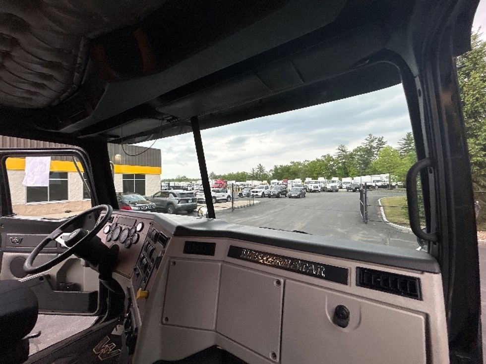 Medium Duty Box Truck-Light and Medium Duty Trucks-Western Star-2018-4700SB-Londonderry-NH-470,774\n\t\tmiles-$ 68,750 - Image 21