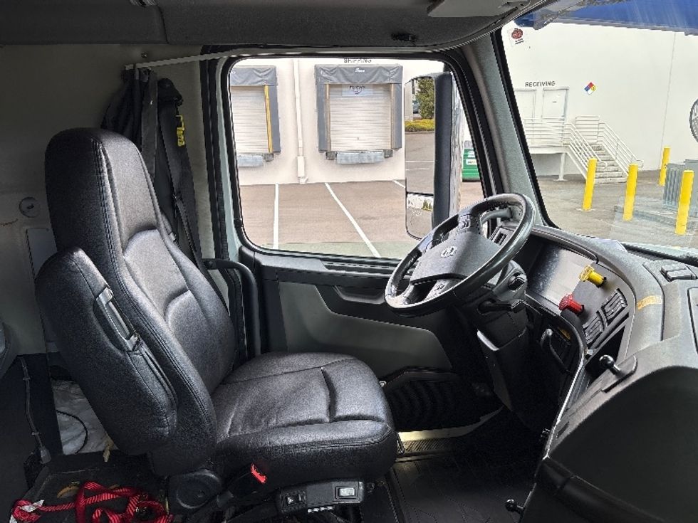 Other-Heavy Duty Tractors-Volvo-2020-VAH64600-Clackamas-OR-284,386\n\t\tmiles-$ 217,250 - Image 14