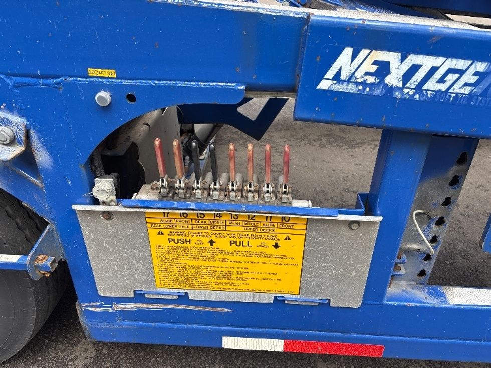 Other-Heavy Duty Tractors-Volvo-2020-VAH64600-Clackamas-OR-284,386\n\t\tmiles-$ 217,250 - Image 17