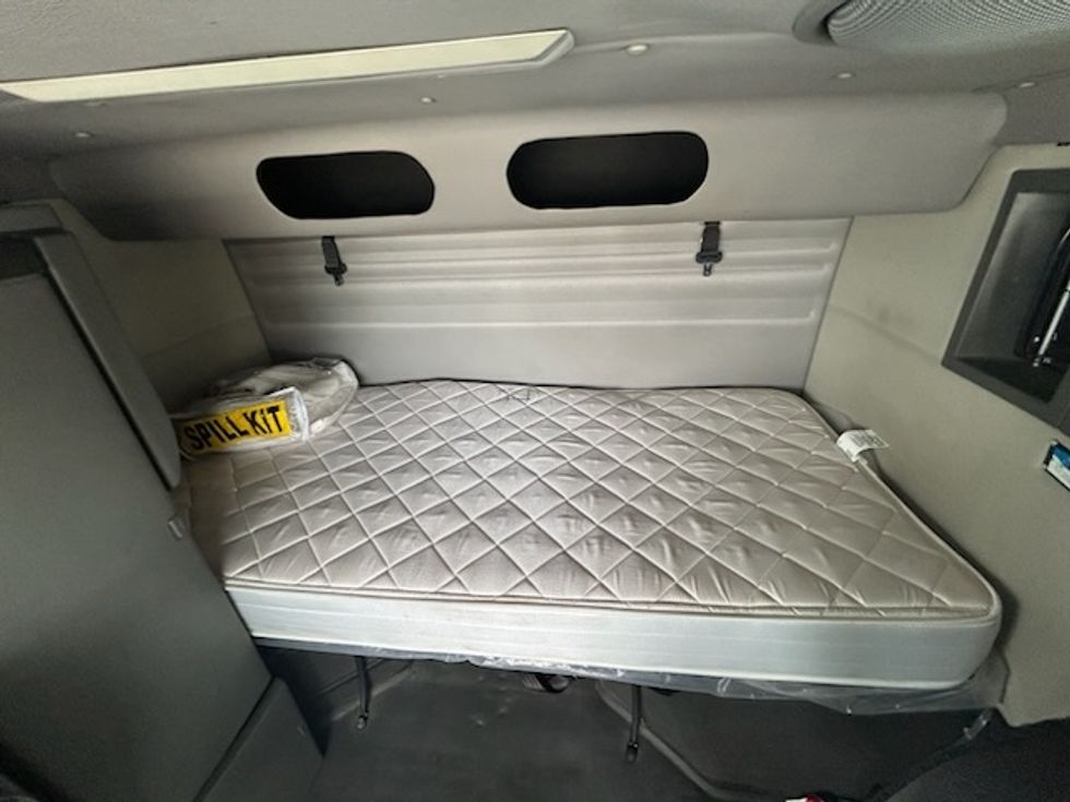 Other-Heavy Duty Tractors-Volvo-2020-VAH64600-Clackamas-OR-284,386\n\t\tmiles-$ 217,250 - Image 20