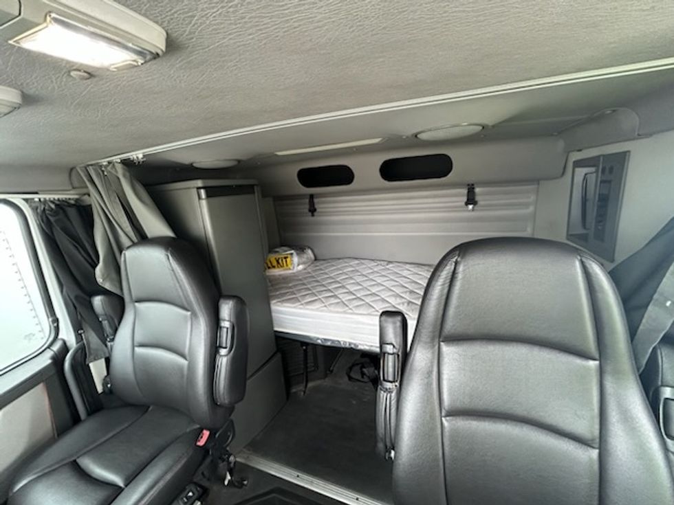 Other-Heavy Duty Tractors-Volvo-2020-VAH64600-Clackamas-OR-284,386\n\t\tmiles-$ 217,250 - Image 21