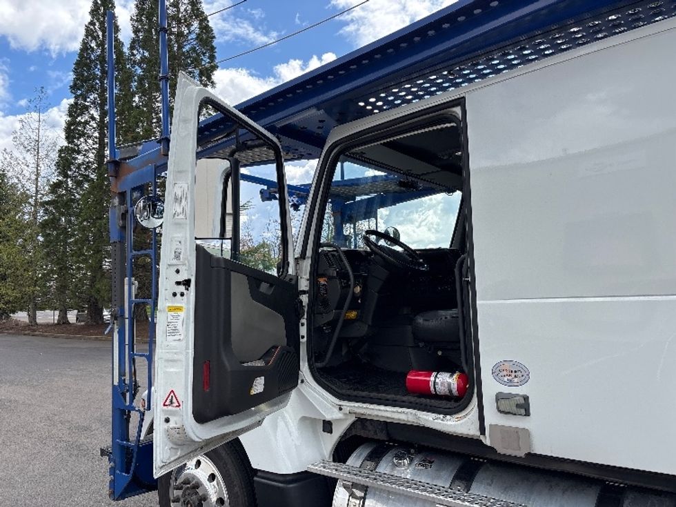 Other-Heavy Duty Tractors-Volvo-2020-VAH64600-Clackamas-OR-284,386\n\t\tmiles-$ 217,250 - Image 9