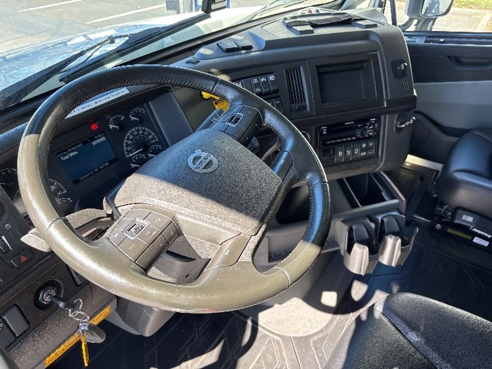 Other-Heavy Duty Tractors-Volvo-2020-VAH64600-Clackamas-OR-307,017\n\t\tmiles-$ 215,750 - Image 10