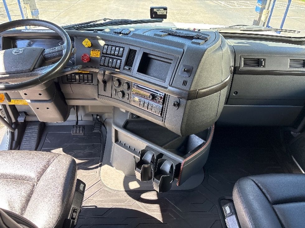 Other-Heavy Duty Tractors-Volvo-2020-VAH64600-Clackamas-OR-307,017\n\t\tmiles-$ 215,750 - Image 12