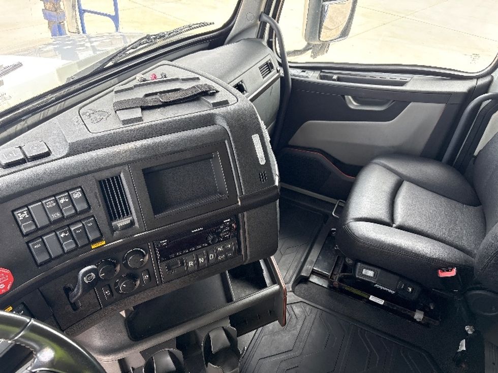 Other-Heavy Duty Tractors-Volvo-2020-VAH64600-Fort Worth-TX-390,159\n\t\tmiles-$ 210,750 - Image 10