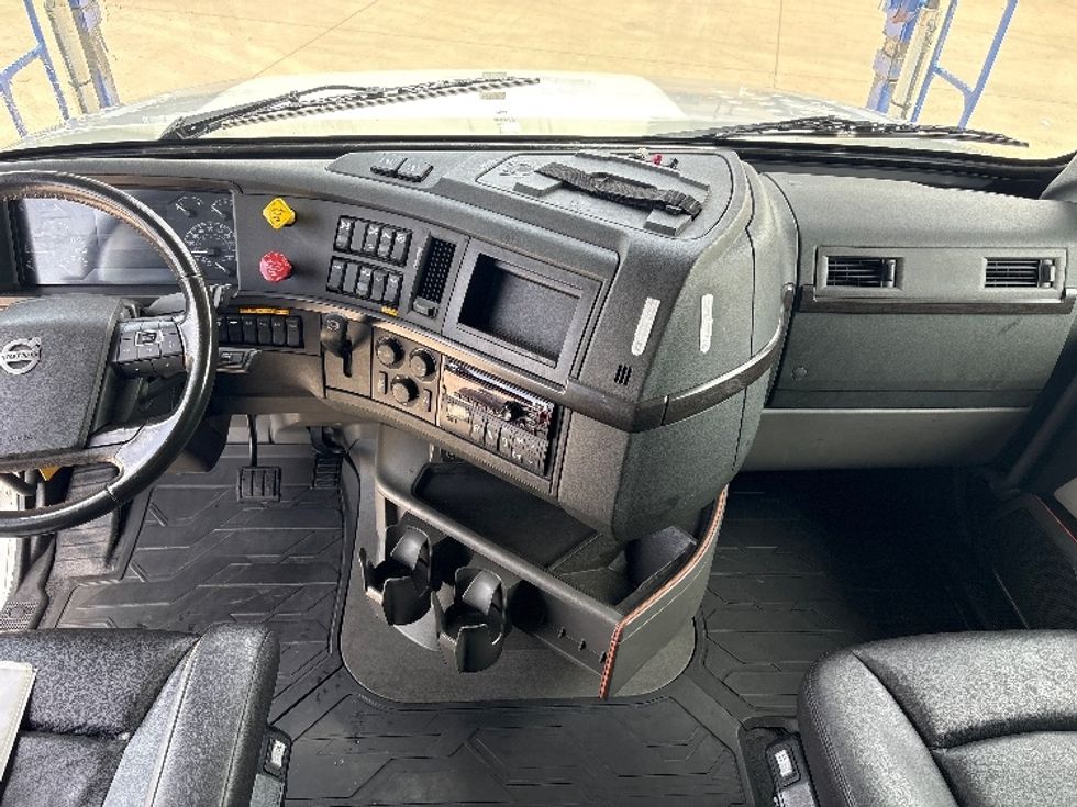 Other-Heavy Duty Tractors-Volvo-2020-VAH64600-Fort Worth-TX-390,159\n\t\tmiles-$ 210,750 - Image 12