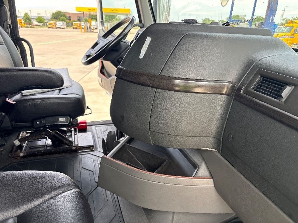 Other-Heavy Duty Tractors-Volvo-2020-VAH64600-Fort Worth-TX-390,159\n\t\tmiles-$ 210,750 - Image 15