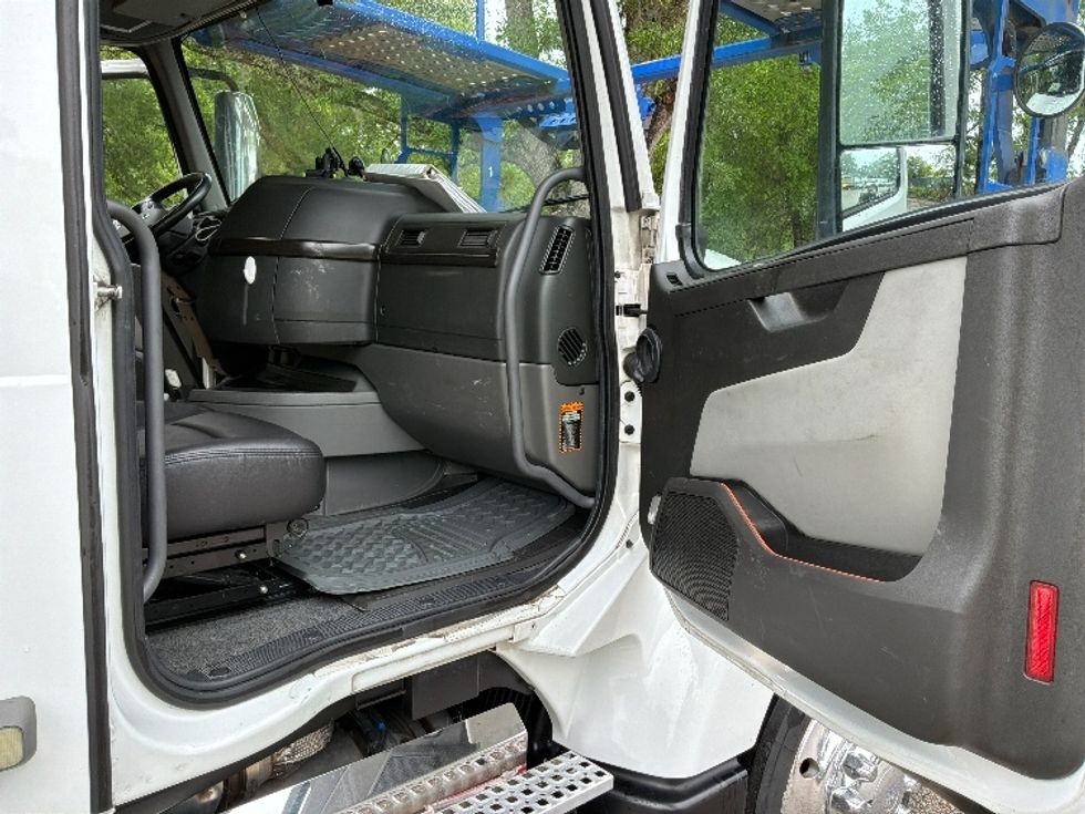Other-Heavy Duty Tractors-Volvo-2020-VAH64600-Jacksonville-FL-440,331\n\t\tmiles-$ 203,750 - Image 12