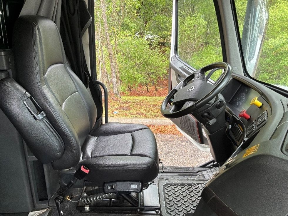 Other-Heavy Duty Tractors-Volvo-2020-VAH64600-Jacksonville-FL-440,331\n\t\tmiles-$ 203,750 - Image 14