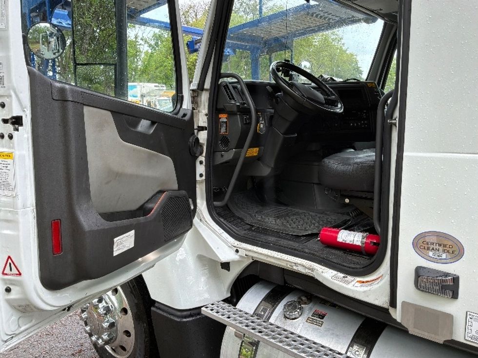 Other-Heavy Duty Tractors-Volvo-2020-VAH64600-Jacksonville-FL-440,331\n\t\tmiles-$ 203,750 - Image 9