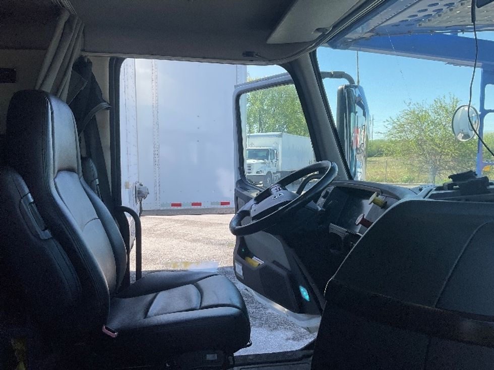 Other-Heavy Duty Tractors-Volvo-2020-VAH64600-Kansas City-MO-318,362\n\t\tmiles-$ 215,000 - Image 25
